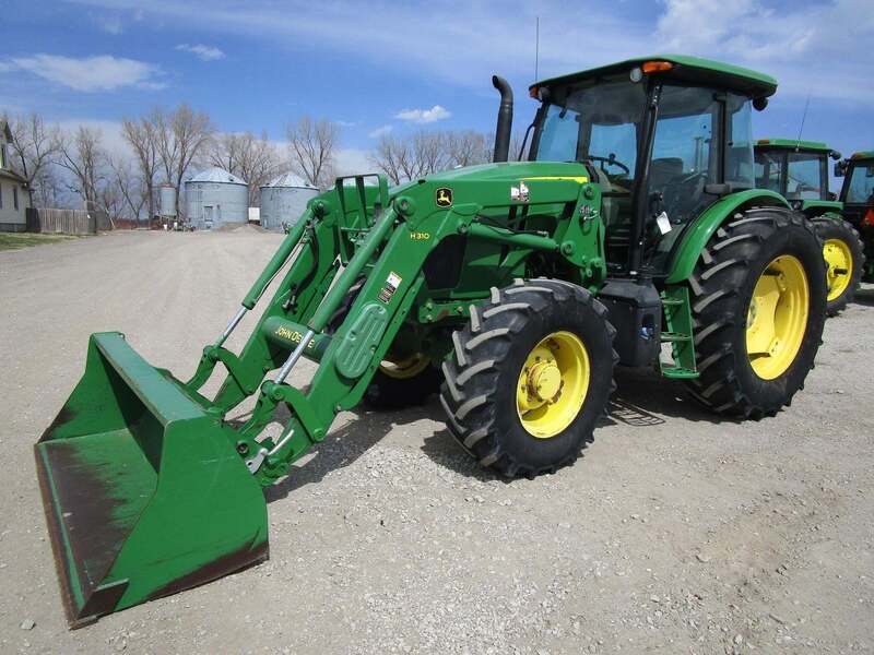 2016 John Deere 6105E