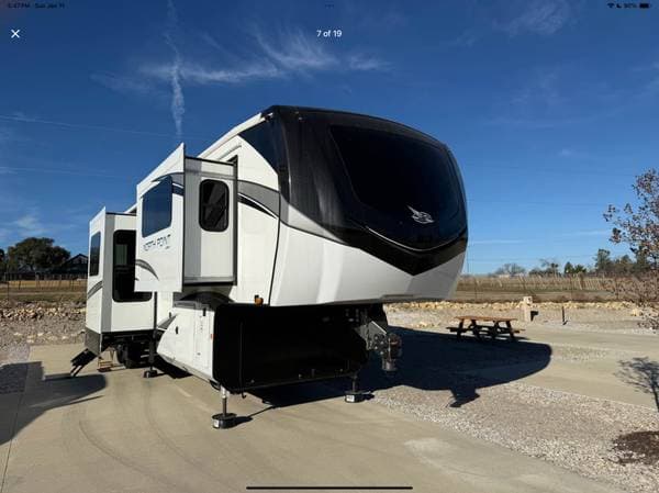 2022 Jayco The   NORTH POINT 382FLRB is a luxurious