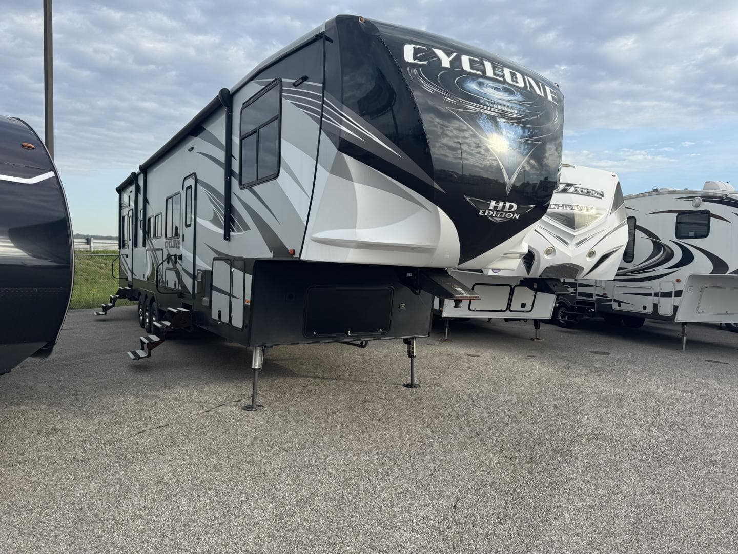 2019 Heartland CYCLONE 4115