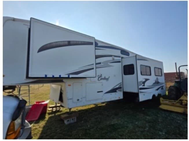 2008 Forest River Cardinal Fifth Wheel