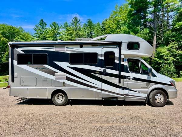 2016 Winnebago Navion Mercedes 3500 diesel turbo 3500