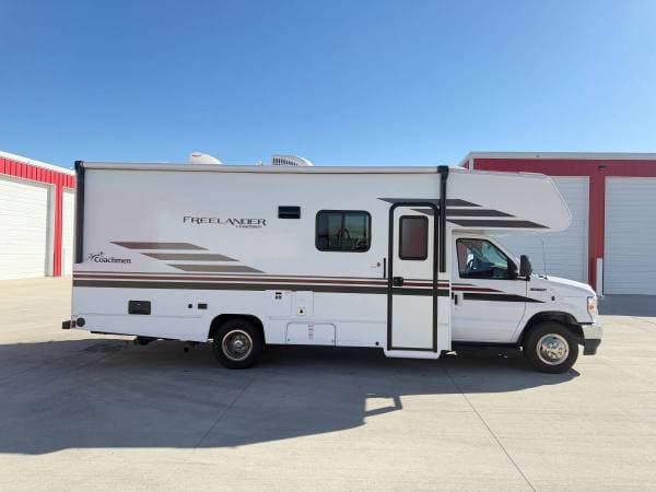 null Coachmen Never been smoked in 22' Freelander