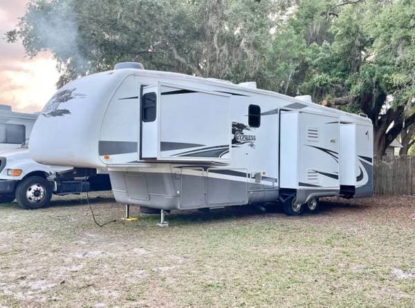 2008 Newmar Cypress diamond package 4slides