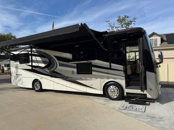 2017 Tiffin Motorhomes Allegro Breeze 32br- DIESEL Pusher