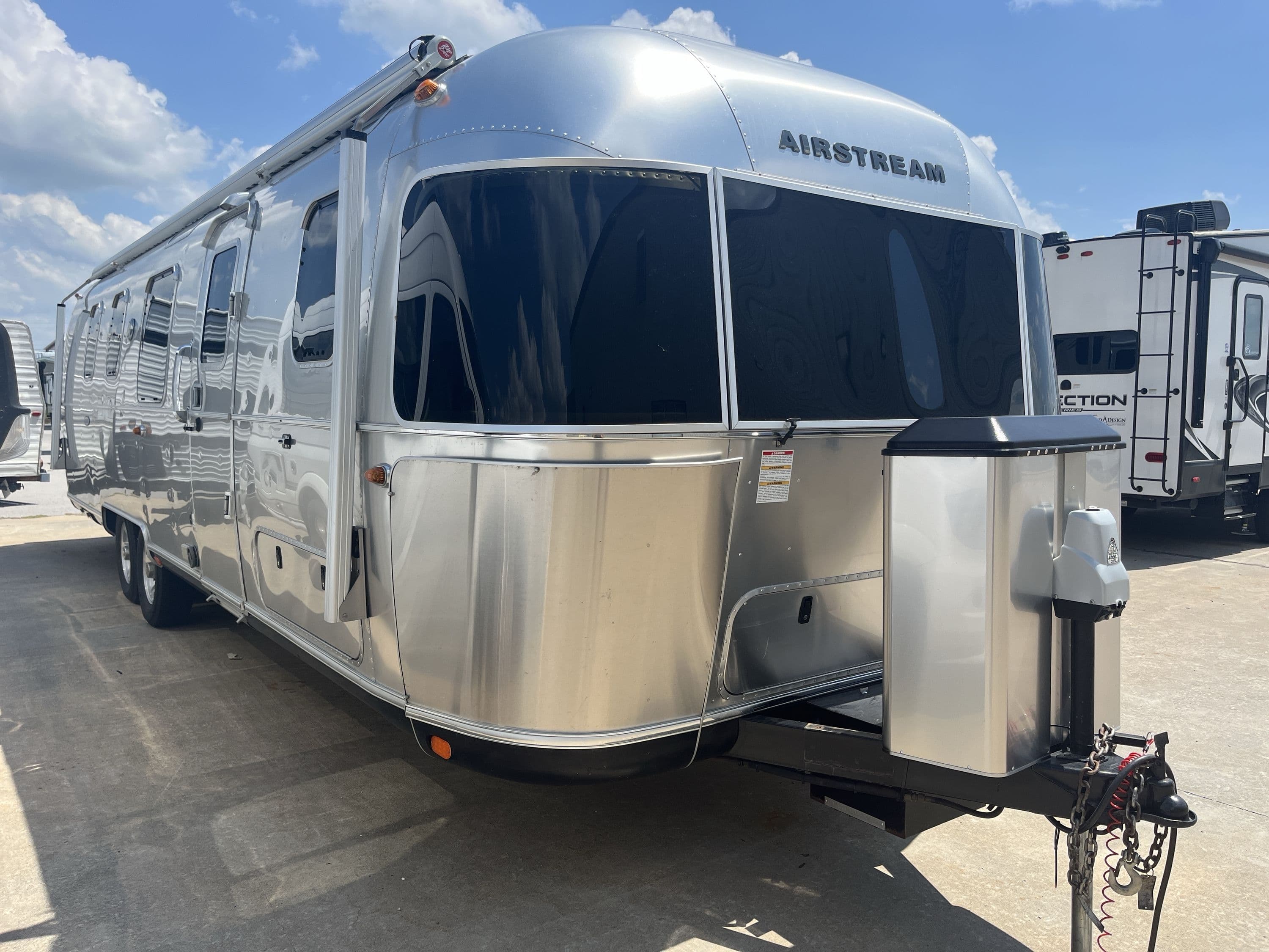 2018 Airstream Classic 33Fb Twin