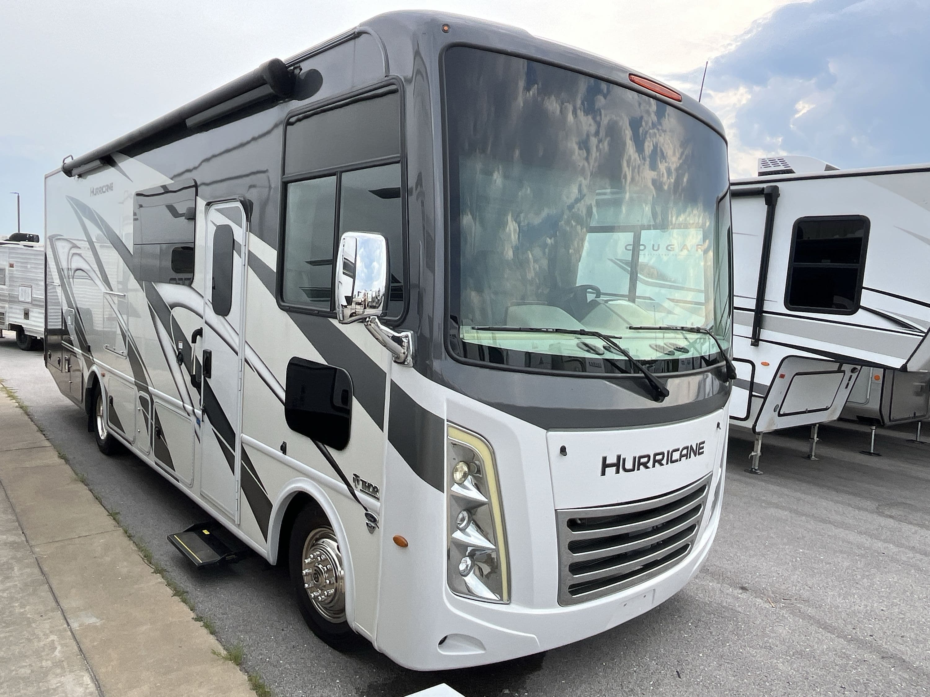 2023 Thor Hurricane 29M