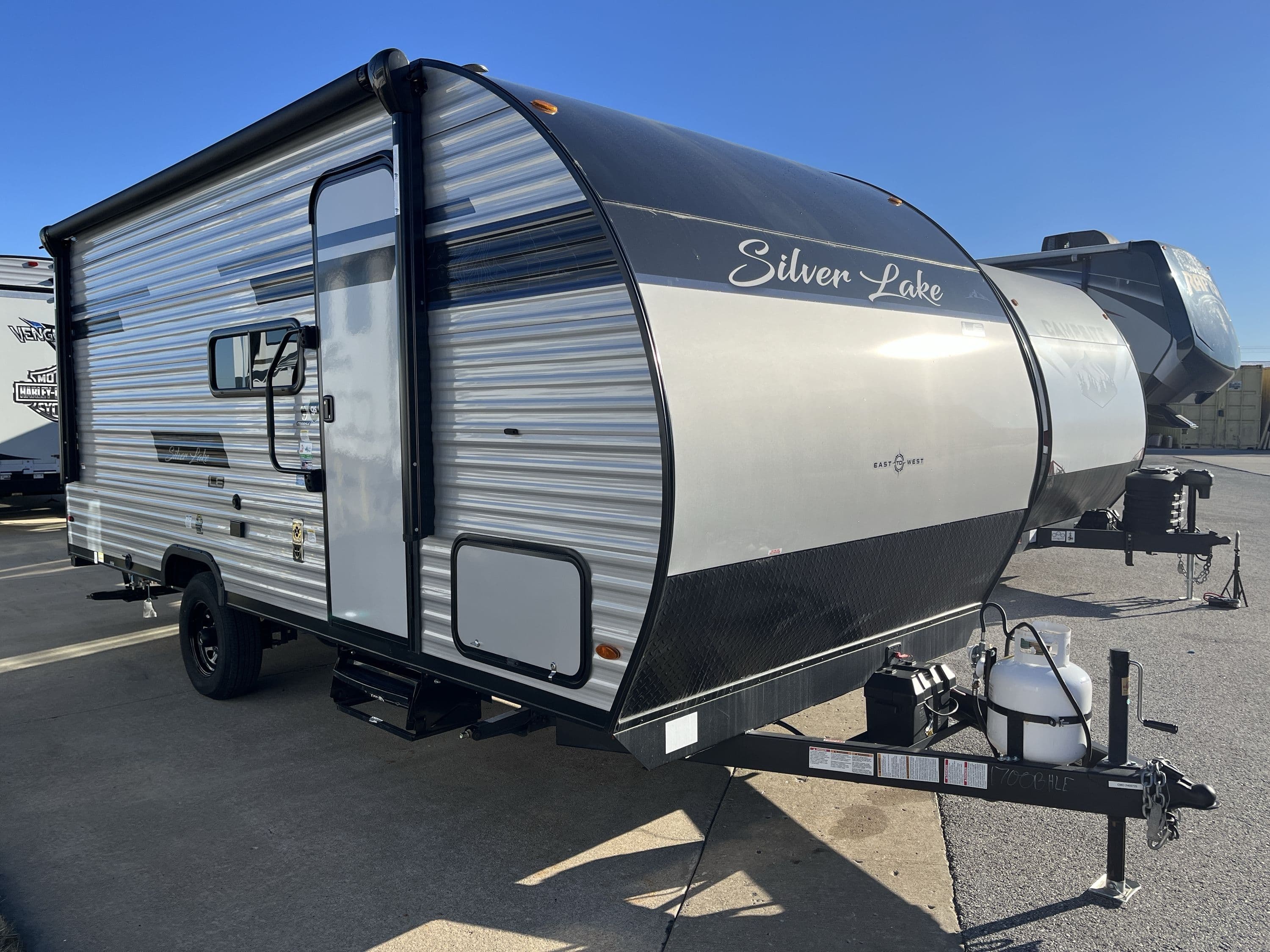 2025 East To West Silver Lake Le 1700Bhle