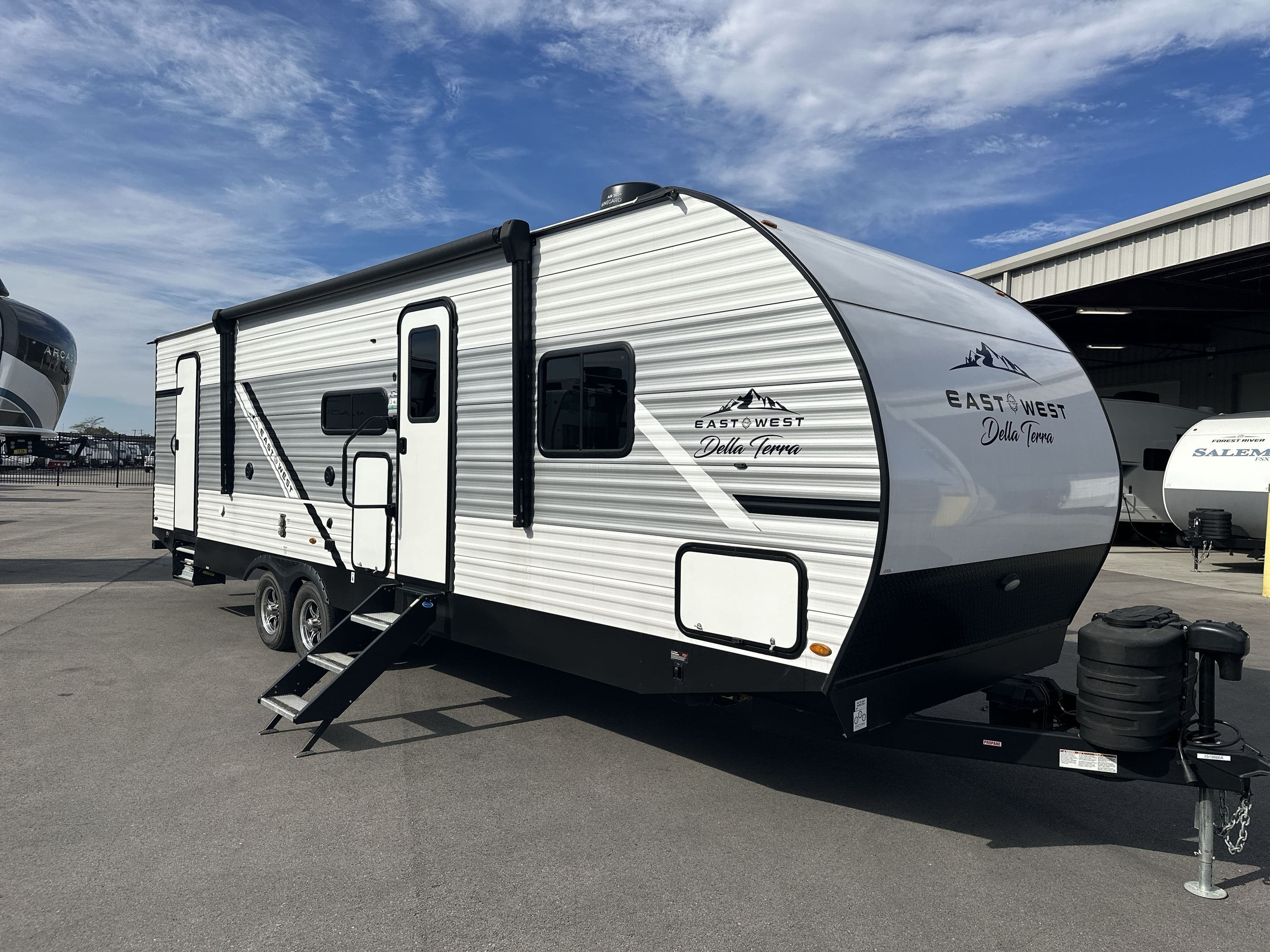 2024 East To West Della Terra 271Bh