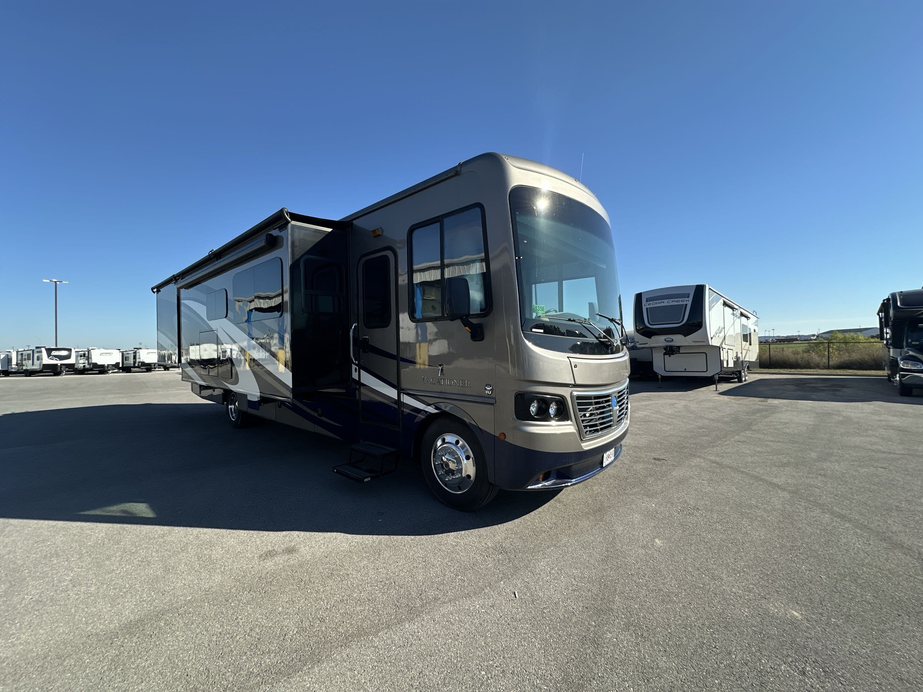 2017 Holiday Rambler Vacationer 35P