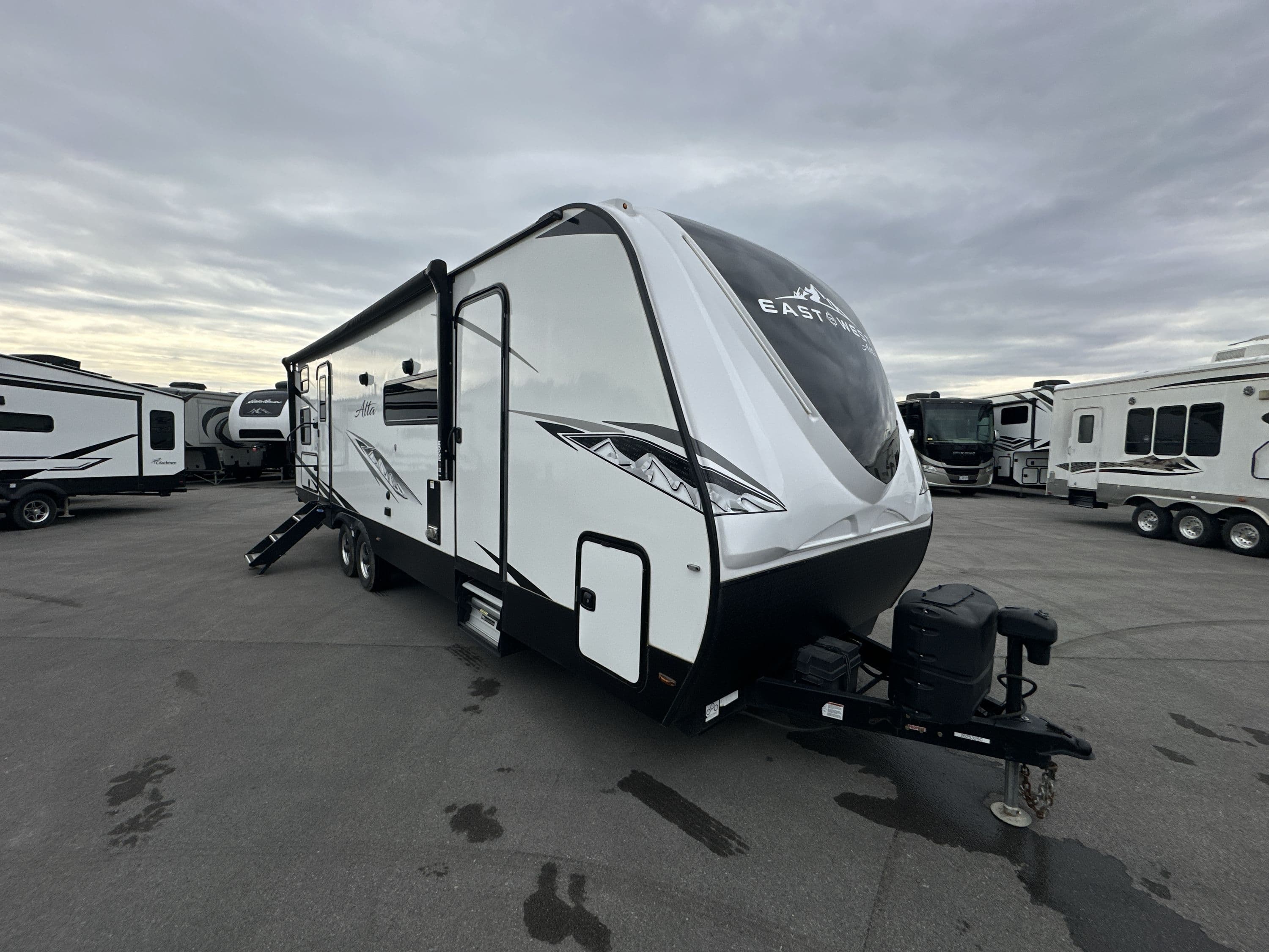 2022 East To West Alta 2900Kbh