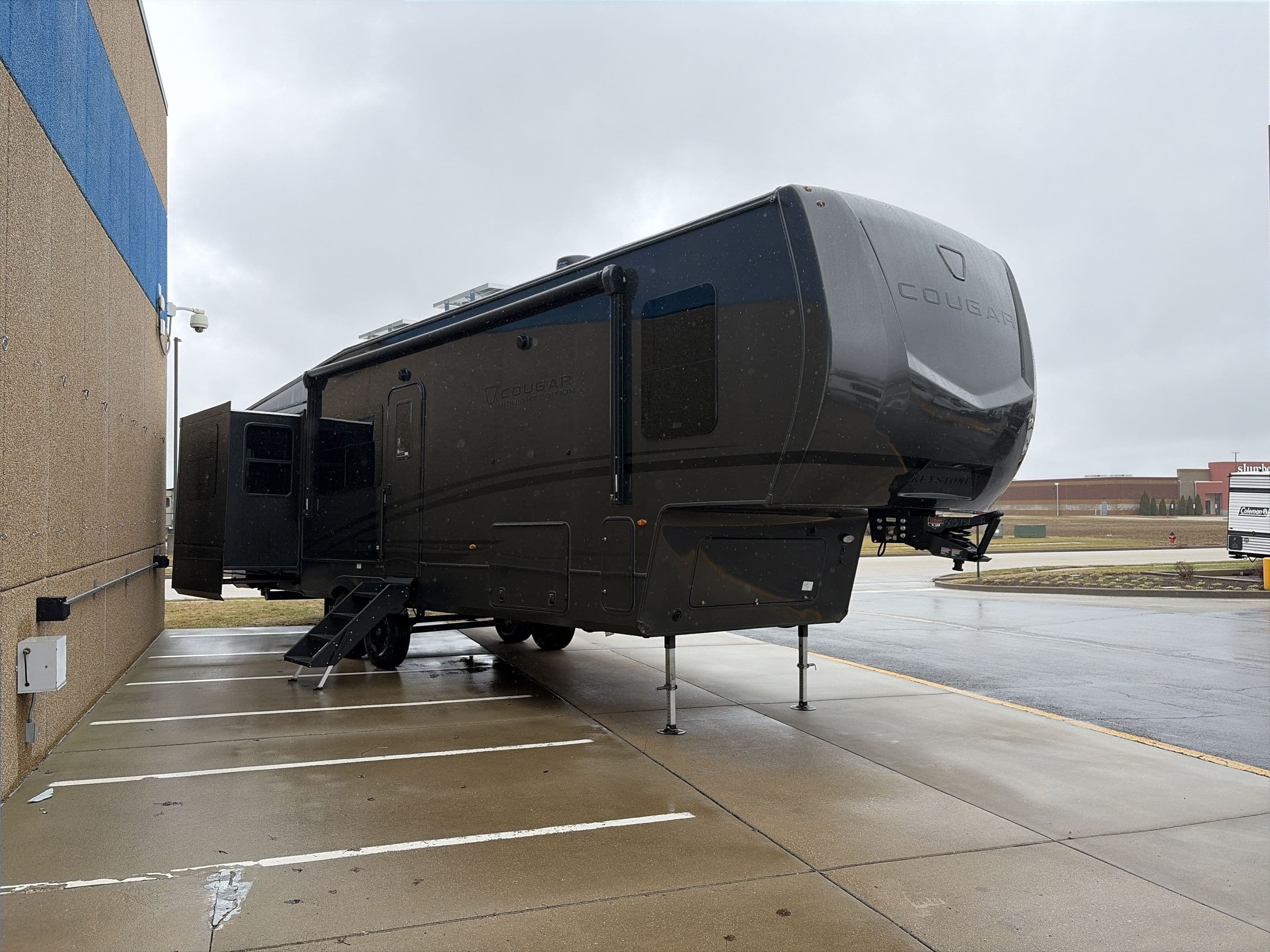 2026 Keystone Cougar Midnight Edition 320Rds