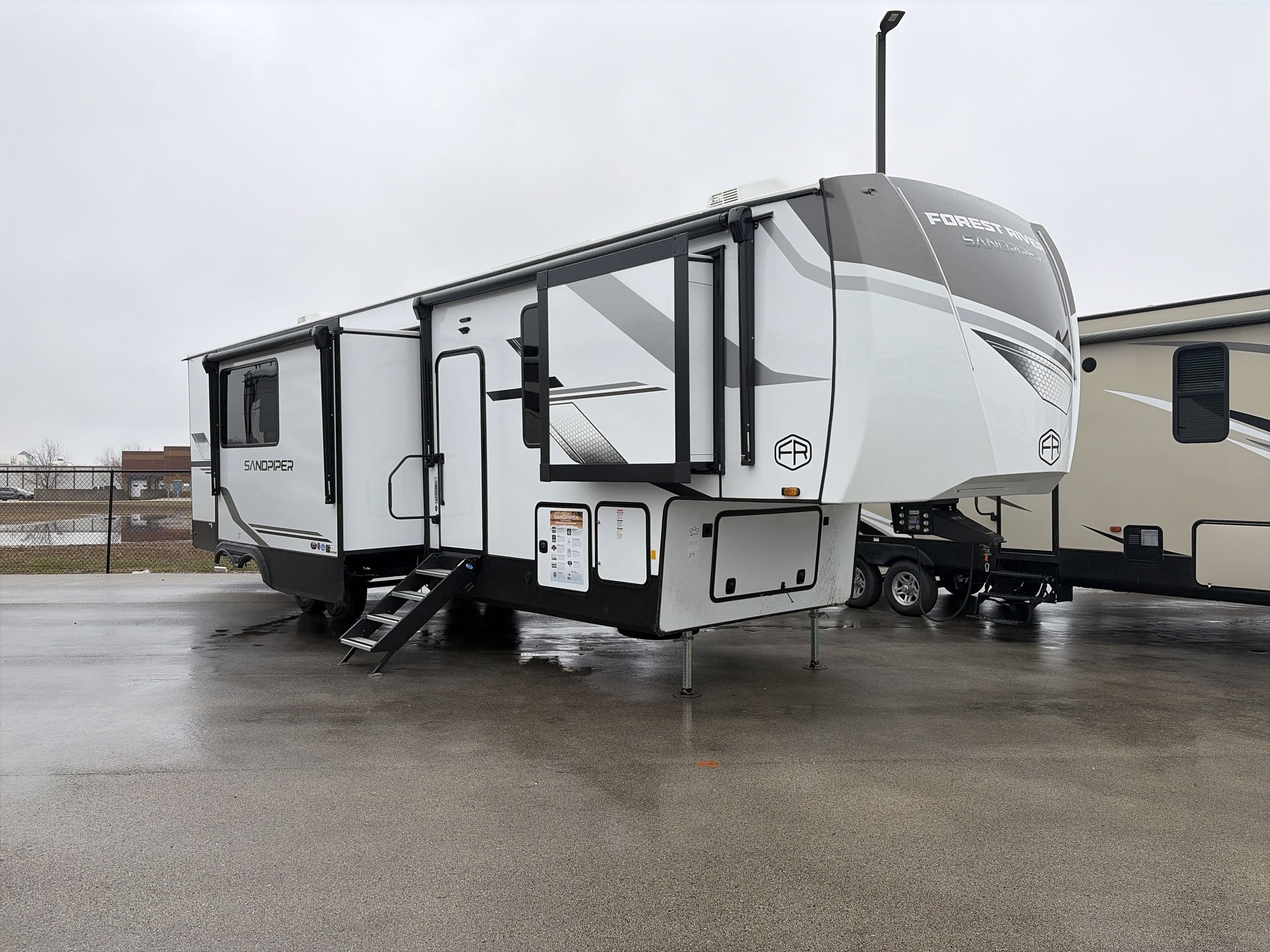 2026 Forest River Sandpiper 3710Hbfb