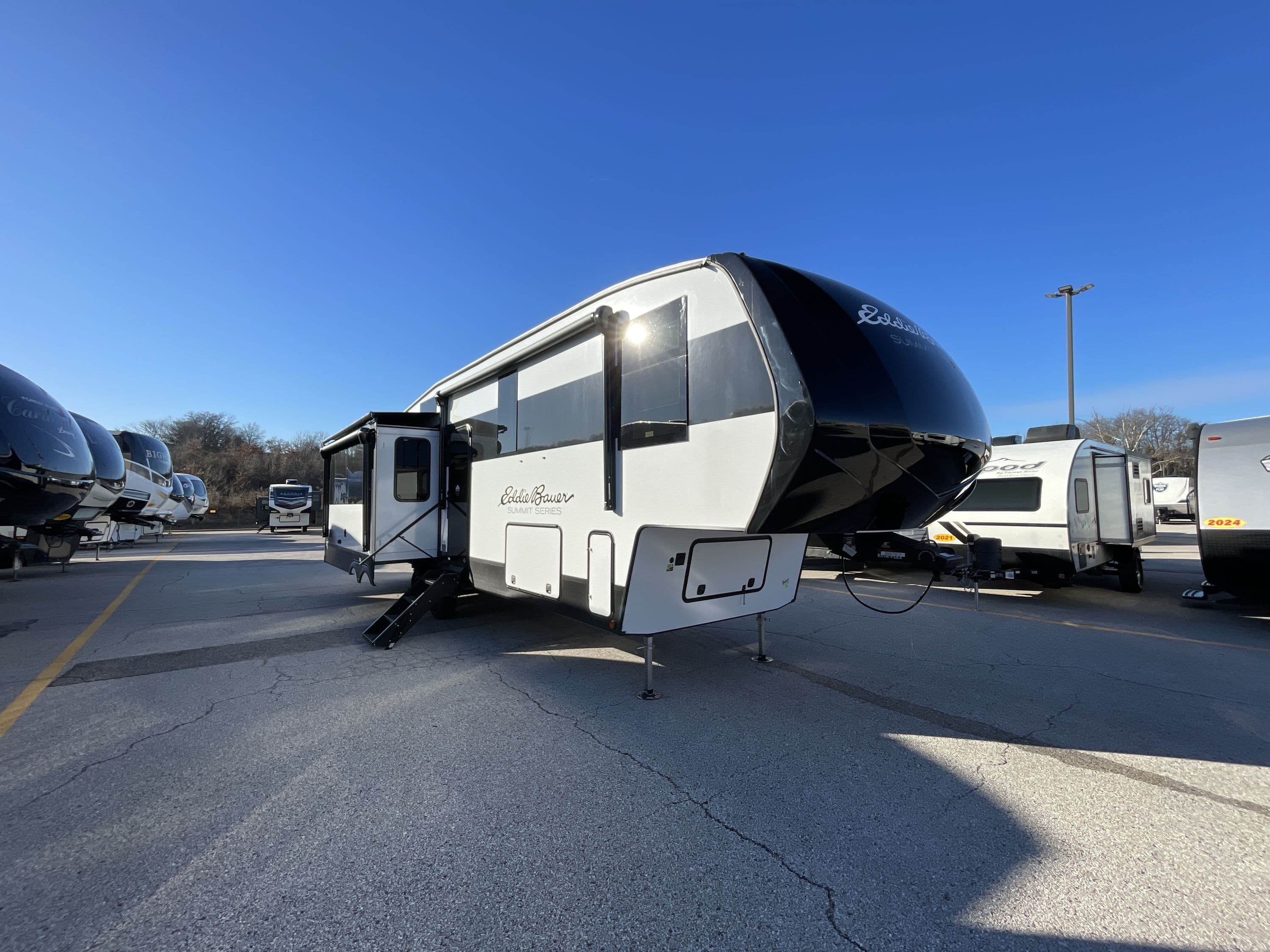 2026 Dutchmen Eddie Bauer Summit 3210Rl